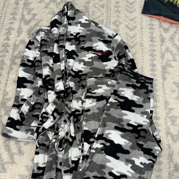 2-pack Boys Calvin Klein fuzzy robe & PJ pant sets. Used but great condition! - Picture 5 of 7